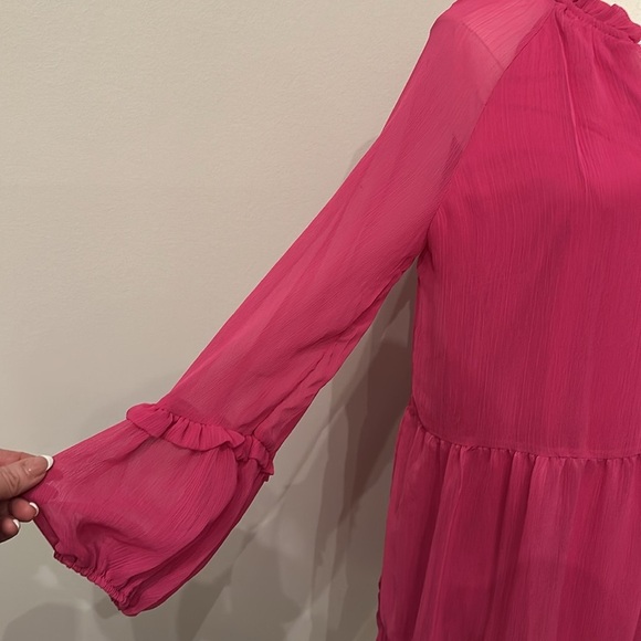 NWT Vince‎ Camuto Women’s Long Sleeve Tiered Romantic Flowy Barbiecore Dress Med - Picture 2 of 9